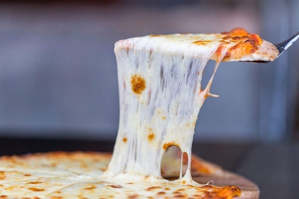 استفاده از پنیرپیتزا کیلویی مزیت های زیادی دارد آنها را بشناسید